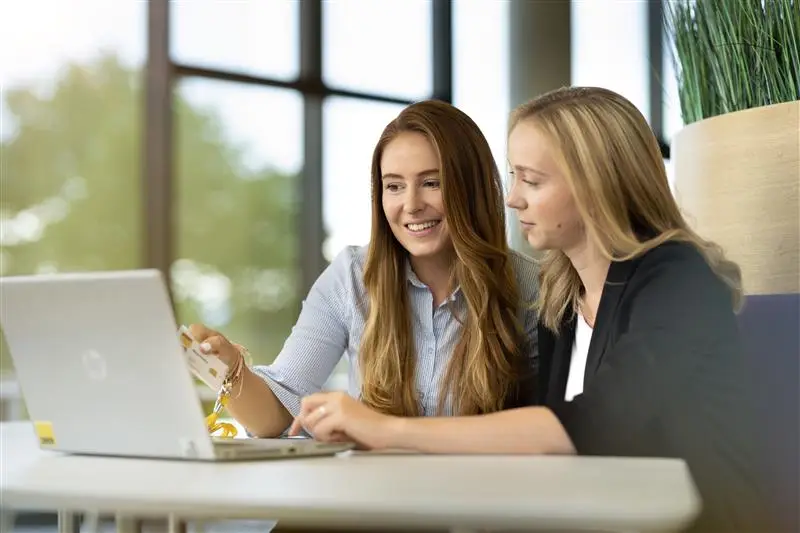 Titelbild - Duales Studium BWL - Digital Business Management (w|m|d)