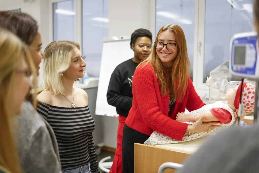 Titelbild - Ausbildung zu (m/w/d) Pflegefachmann/Pflegefachfrau