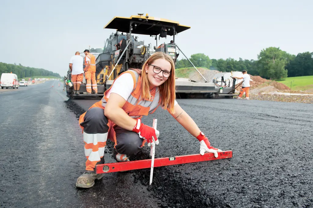 Titelbild - Ausbildung zum:zur Straßenbauer:in (m/w/d)