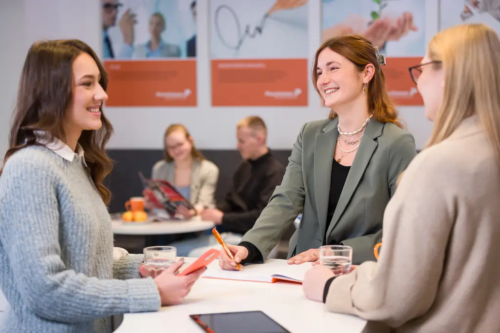 Titelbild - Auszubildende zum/zur Kaufmann/-frau für Groß- und Außenhandelsmanagement (m/w/d)