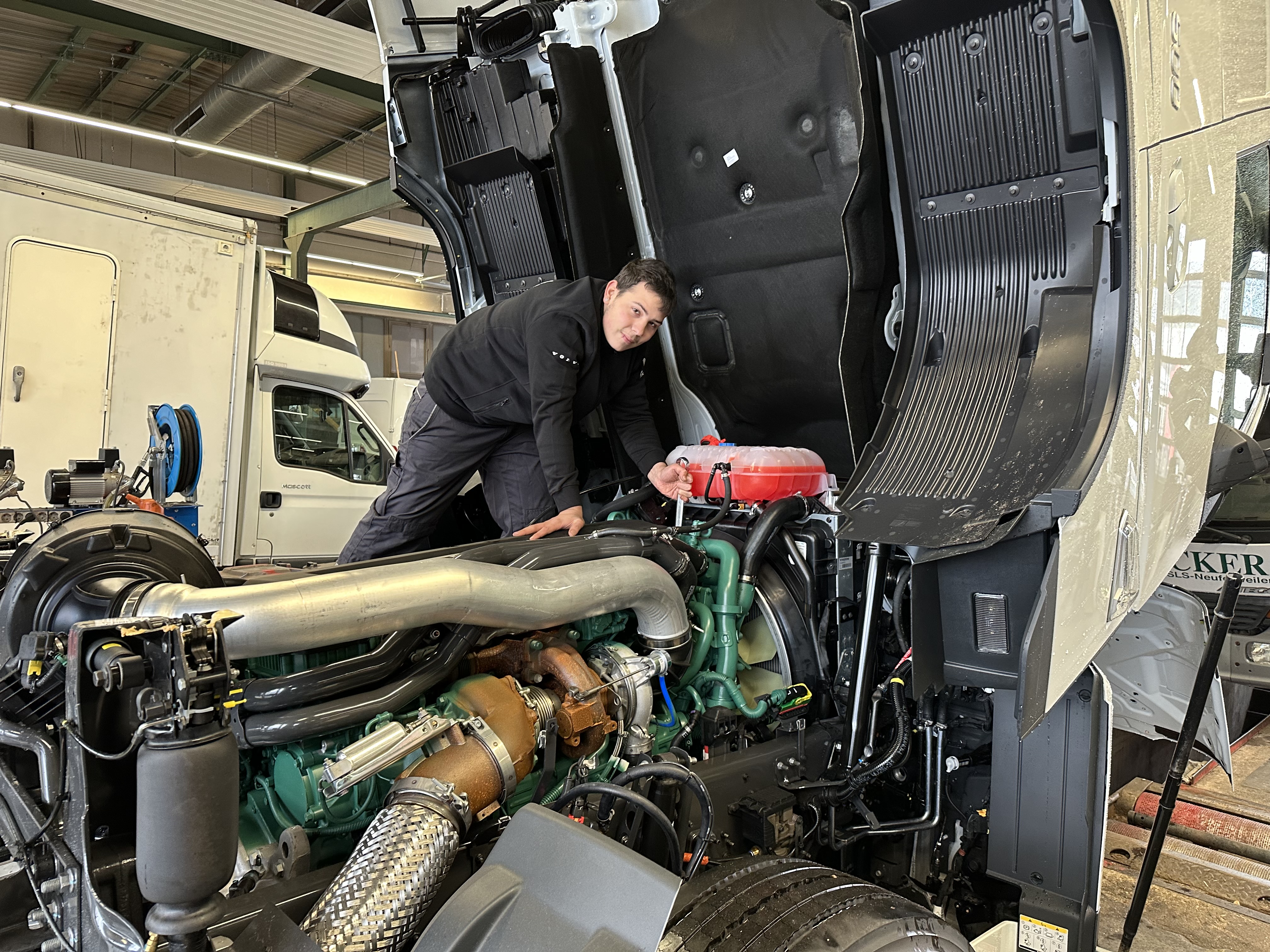 Titelbild - Ausbildung zur Kfz-Mechatronikerin / zum Kfz Mechatroniker Fachrichtung Nutzfahrzeugtechnik (m/w/d)