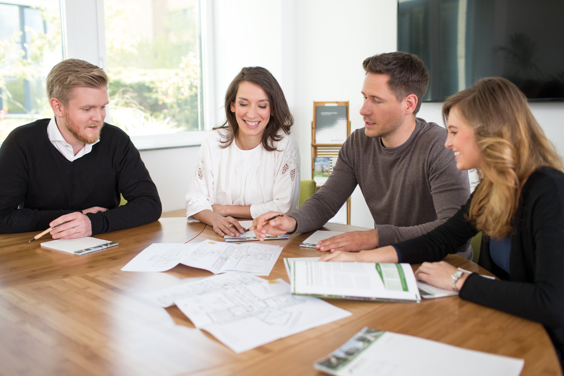 Titelbild - Duales Studium Betriebswirtschaft (Bachelor of Arts) und  Kauffrau/-mann für Büromanagement m/w/d