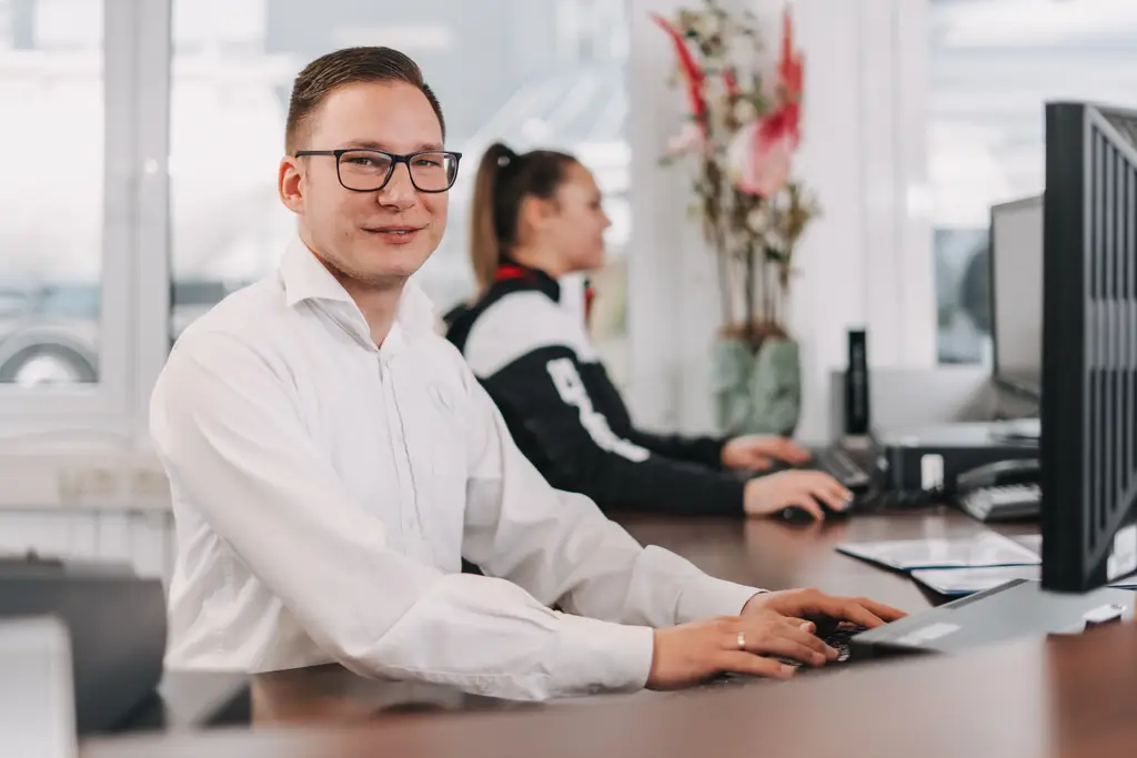 Titelbild - Ausbildung zum Automobilkaufmann (m/w/d)