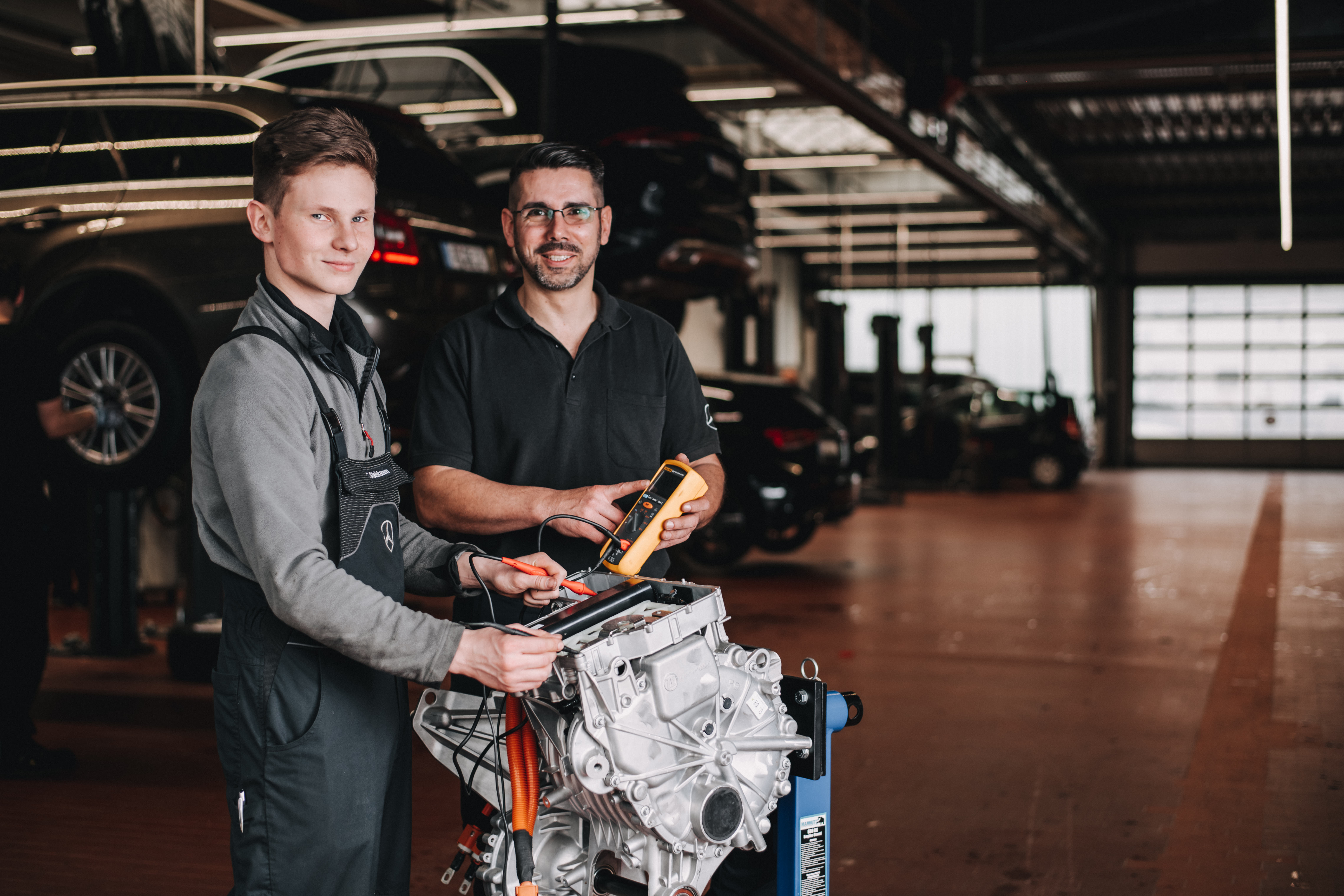 Titelbild - Ausbildung zu Kfz-Mechatroniker System- und Hochvolttechnik (m/w/d)