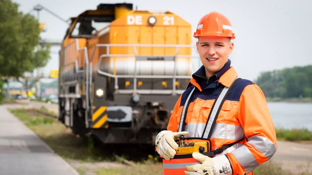 Titelbild - Eisenbahner:in im Betriebsdienst Lokführer:in und Transport Fachrichtung Güterverkehr (m/w/d)