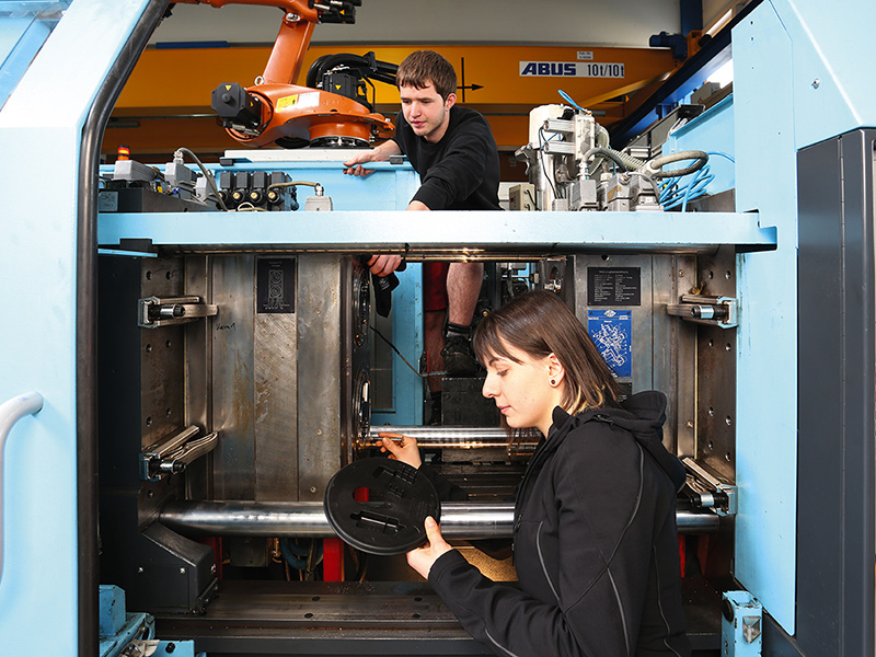 Titelbild - Ausbildung zum KUNSTSTOFF- UND KAUTSCHUKTECHNOLOGE (m/w/d) - 2024