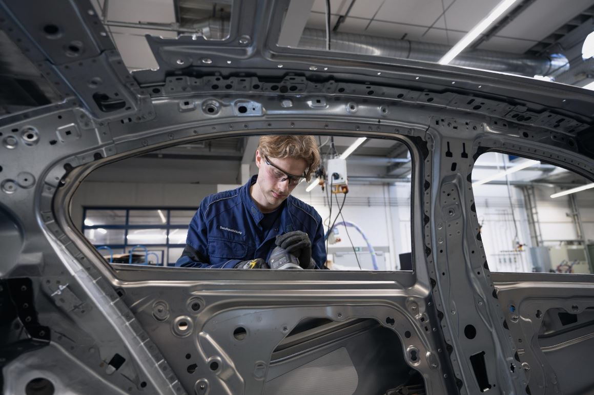 Titelbild - Ausbildung zum Kfz-Mechatroniker für Karosserietechnik (w/m/d) in der BMW AG Niederlassung Kassel