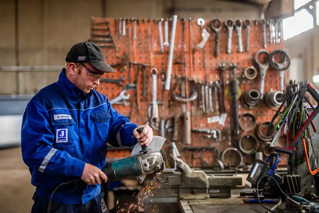 Titelbild - Ausbildung zum KFZ - Mechatroniker (m/w/d)
