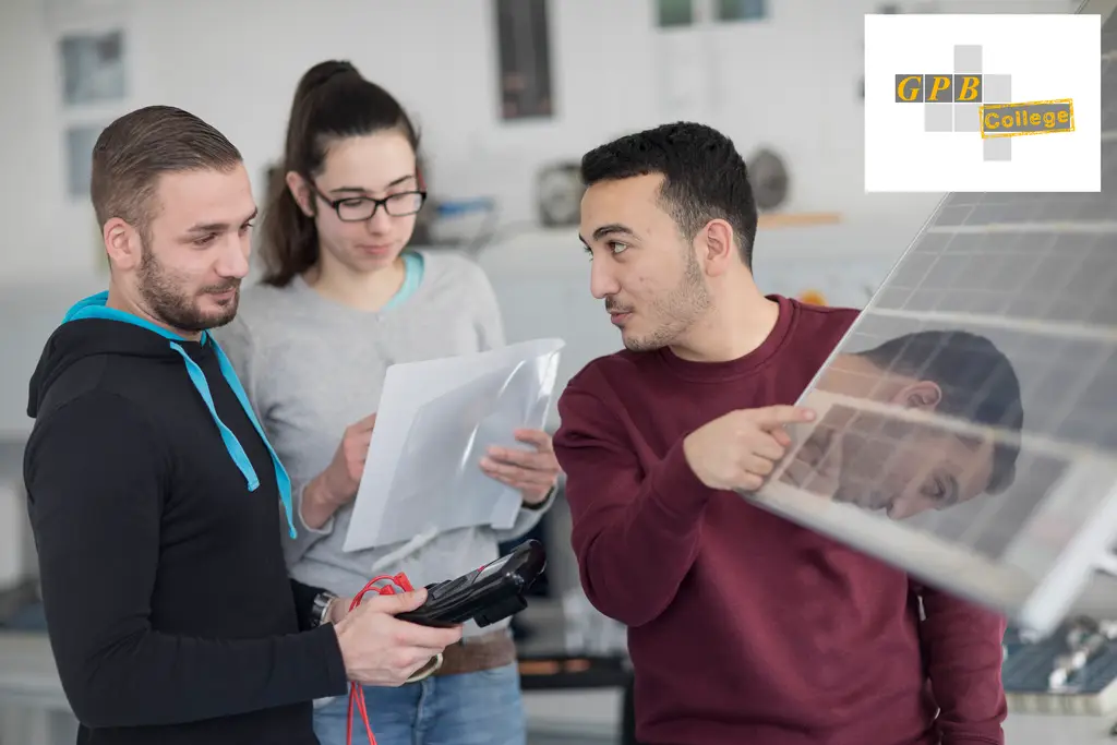 Titelbild - Schulische Ausbildung: Technische Assistenten für regenerative Energietechnik (m/w/d)