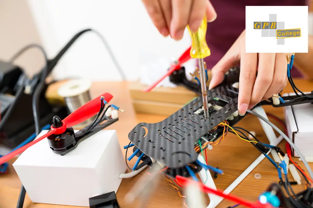 Titelbild - Schulische Ausbildung: Technische Assistenten für Elektronik und Datentechnik (m/w/d)