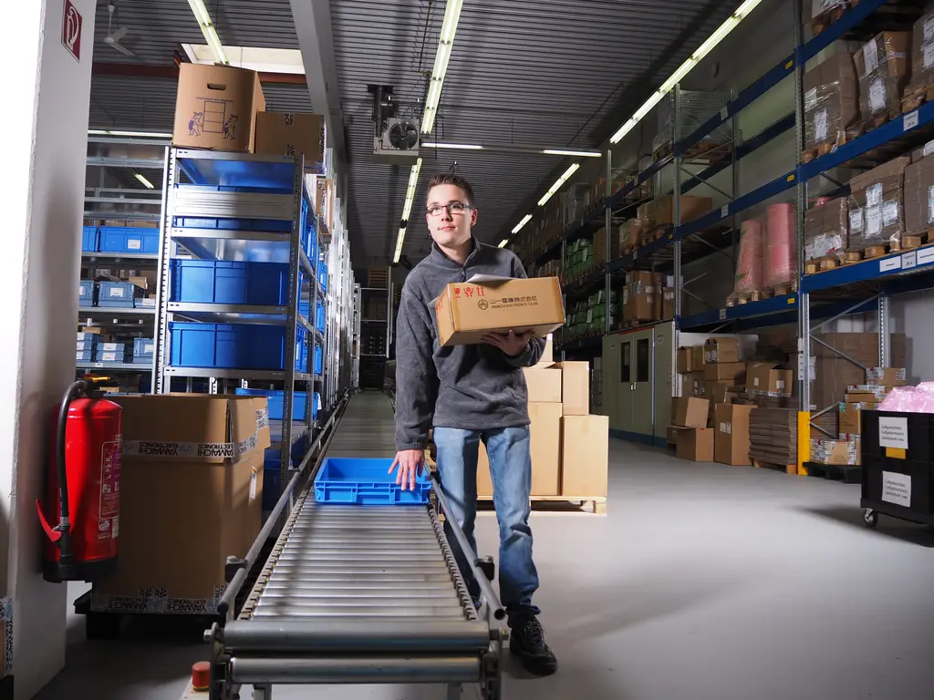 Titelbild - Praktikum kaufmännische Logistik (m/w/d)