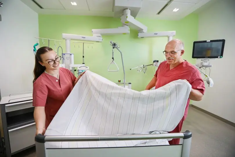 Titelbild - Ausbildung zur/zum Gesundheits- und Krankenpflegehelfer (m/w/d) am Klinikum Crailsheim